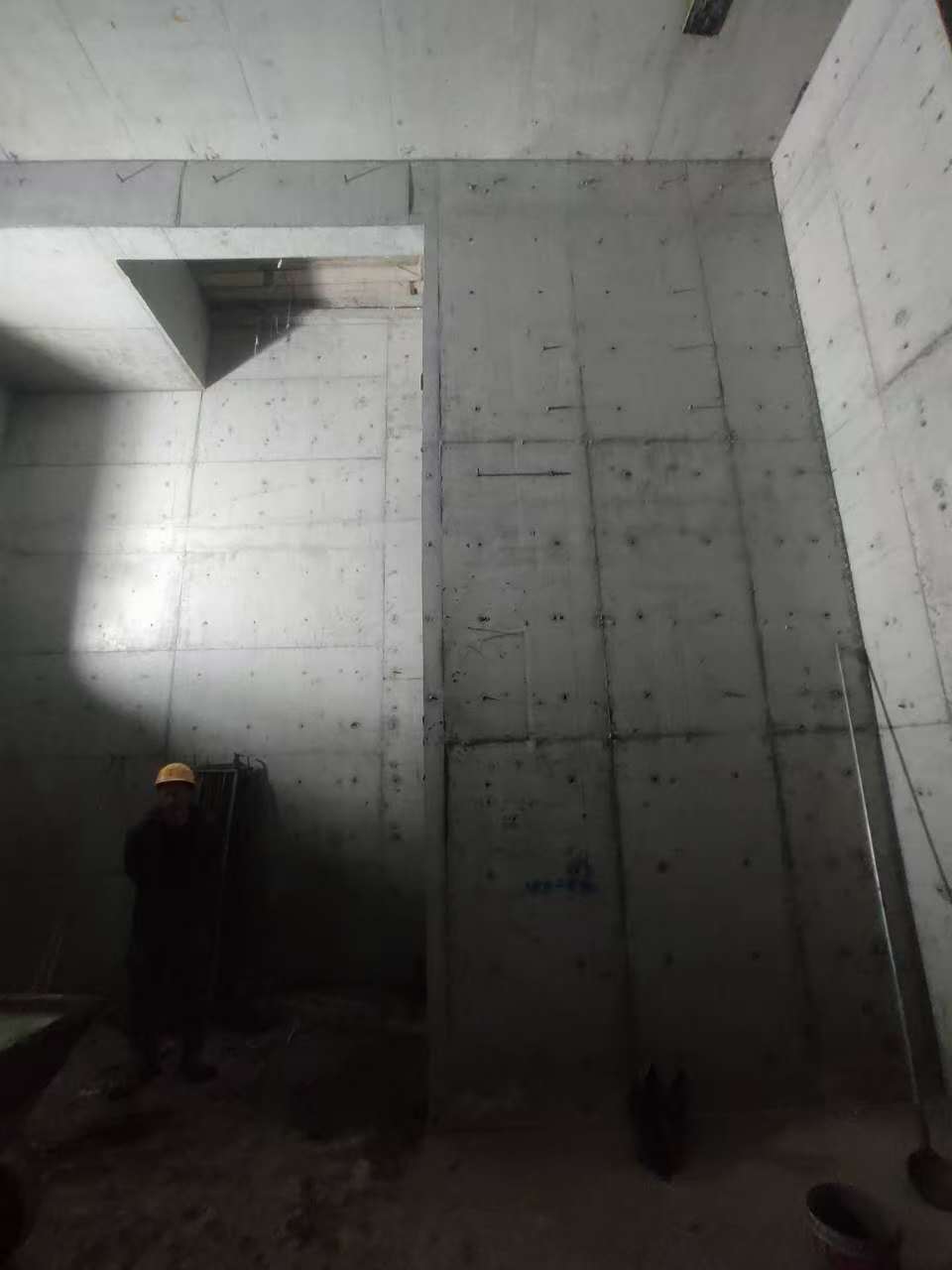 汉中墙上开槽钢筋断了有影响吗
